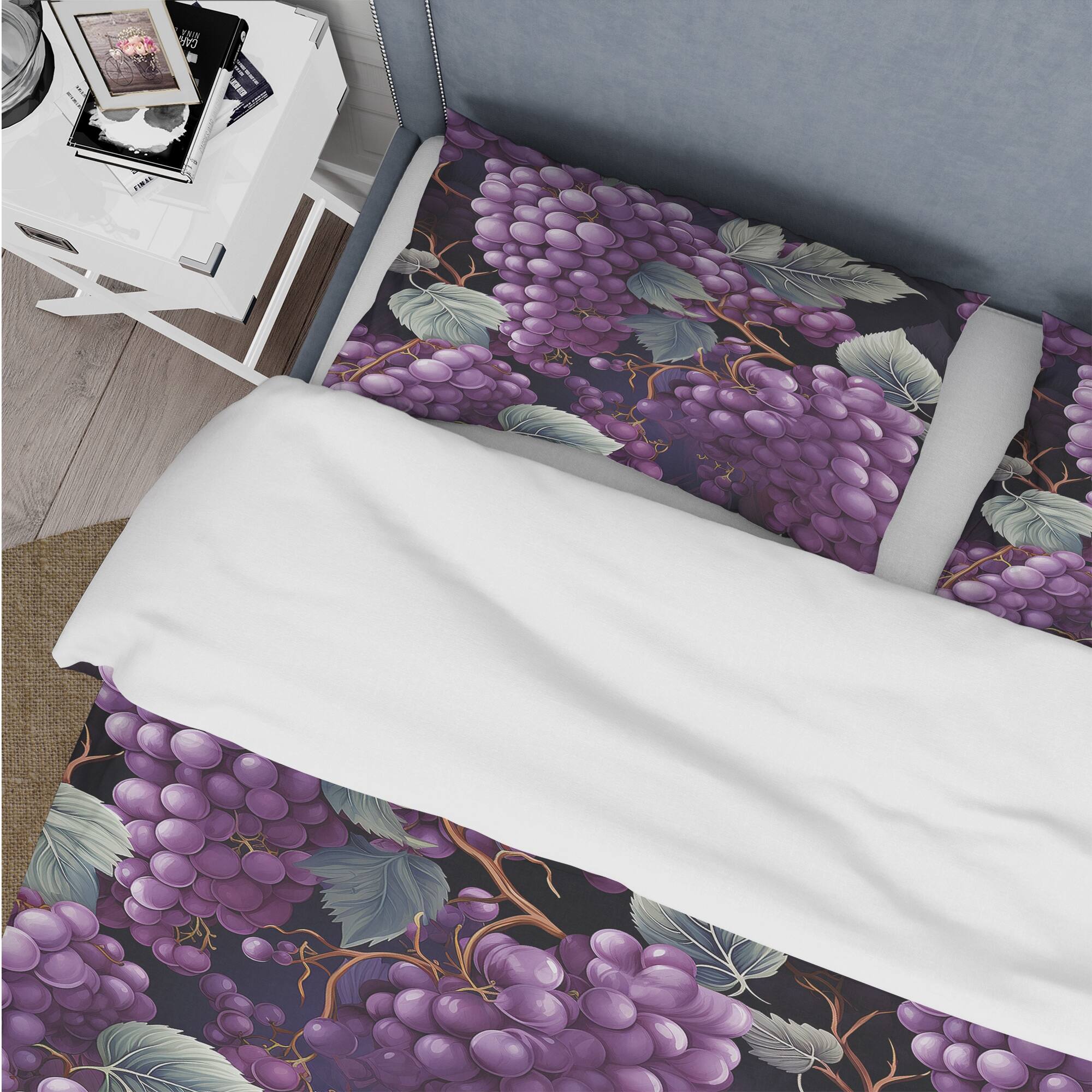 Designart "Tuscan Vineyard Vines I" Cottage Bedding Set With Shams